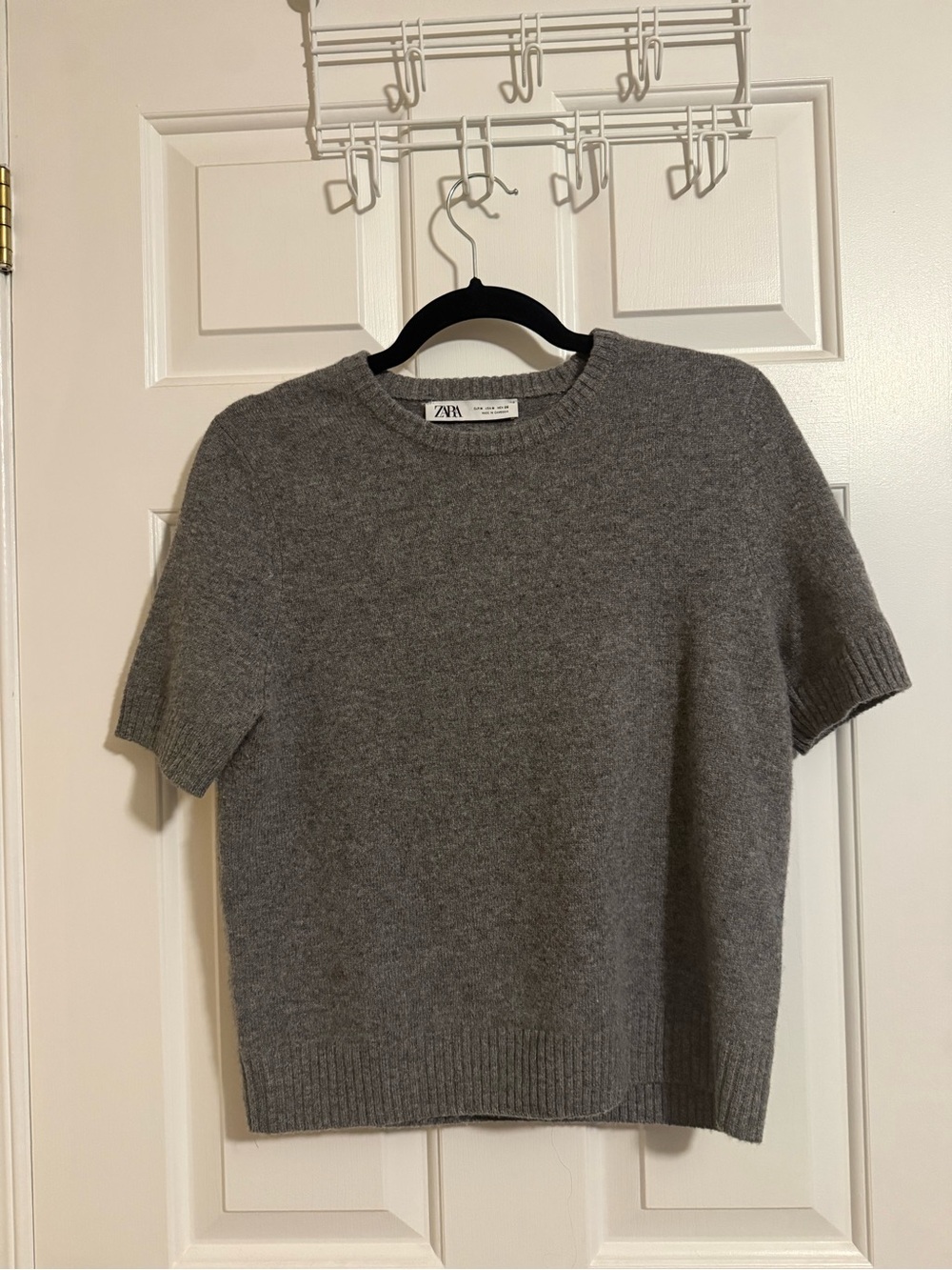 Zara Women’s Short-Sleeve Crewneck Sweater in Charcoal Gray